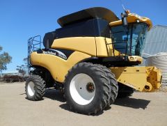 New Holland CR970 Header for sale SA Murray Bridge