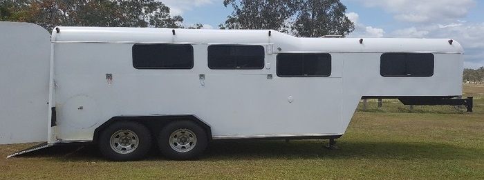 3 Horse Gooseneck Horse Transport for sale Maryborough Qld