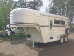 Horse Transport for sale Huntly Vic New Tuza 2HAL Gooseneck with living