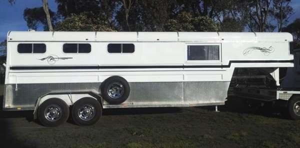 28 ft 2 Horse Goose-neck Horse Transport for sale Vic