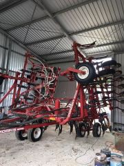 2009 Morris 2000 bar 36ft &amp; 2020 Morris 240 box Seeder for sale Yumali SA