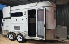2011 Tuza 3 Horse Angle Load Horse Float for sale Kurrajong NSW