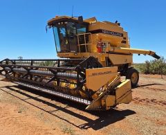Farm machinery for sale Loxton SA New Holland TR 87 Header