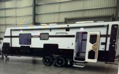 2016 UNIVERSAL BROADWAY CARAVAN FOR SALE VIC COBRAM