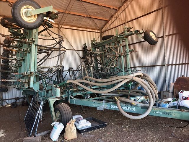 Air seeder box &amp; bar &amp; 37 Tyne  Universal bar for sale Victoria Plains WA