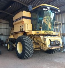 Sherwell Field Bin Tr88 Header  front Farm machinery for sale Vic Underbool